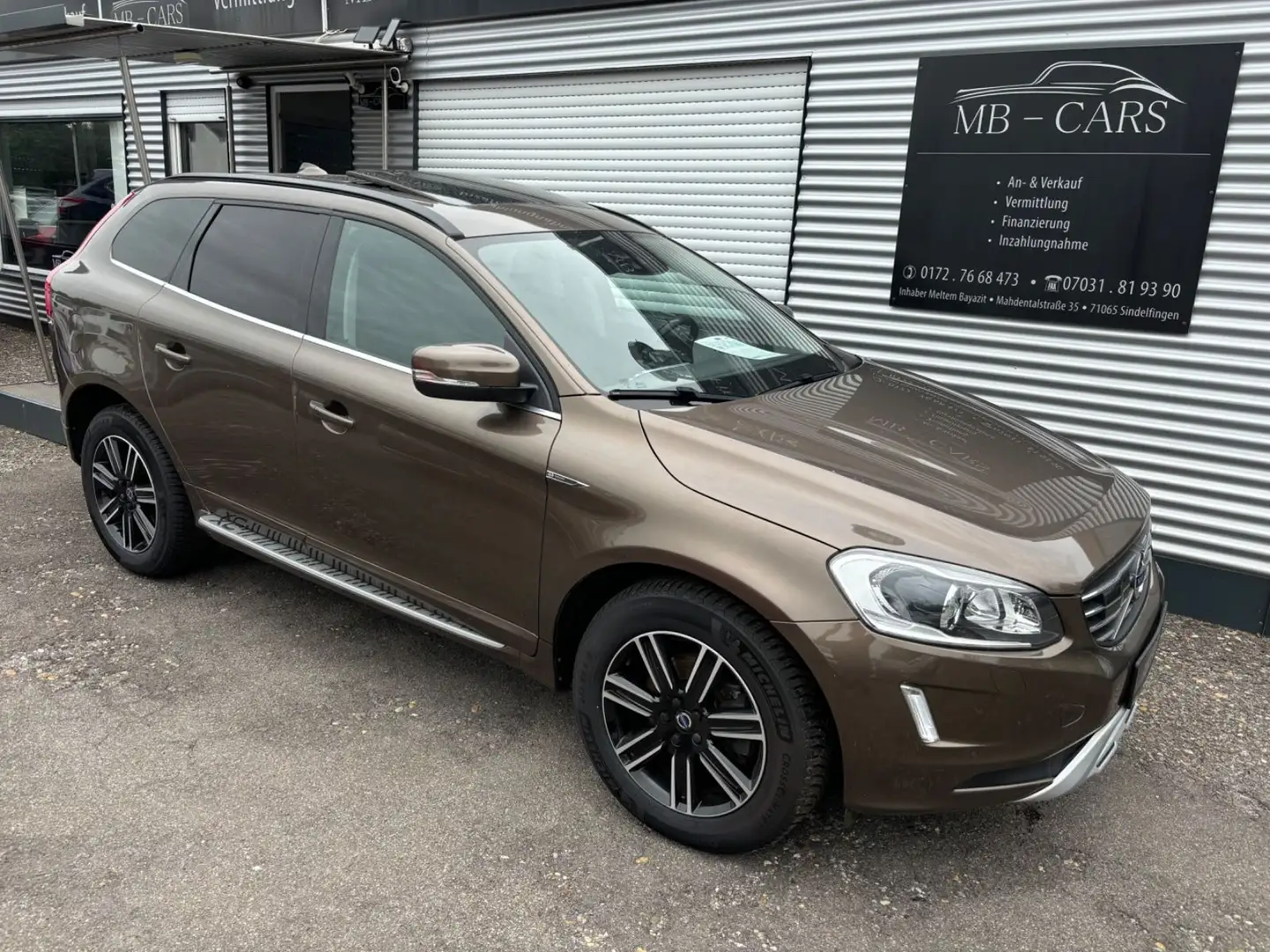 Volvo XC60 Momentum AWD*XEN*NAVI*KAM*PAN*VIRTUAL*AHK* Braun - 1