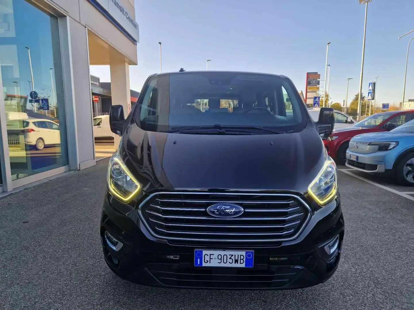 Ford Tourneo Custom 320 2.0 EcoBlue 185CV aut. PC Titanium Nero - 2
