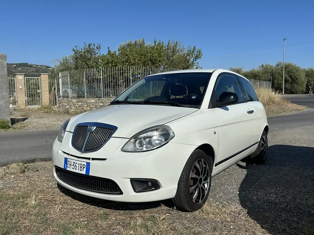 Lancia Y 2011 из Европы — купить под ключ