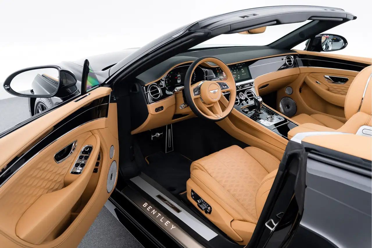 Bentley Continental GTC 2026 — фото 6