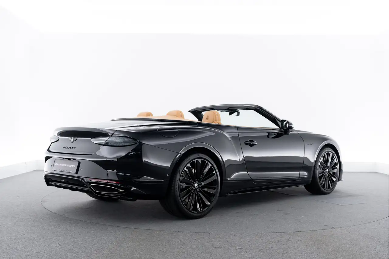Bentley Continental GTC 2026 — фото 13