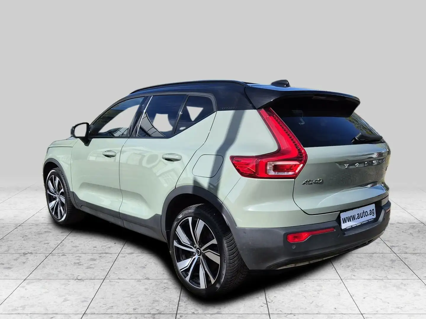 Volvo XC40 P8 PURE ELECTRIC AHK 69kWh SELEKT Grün - 2