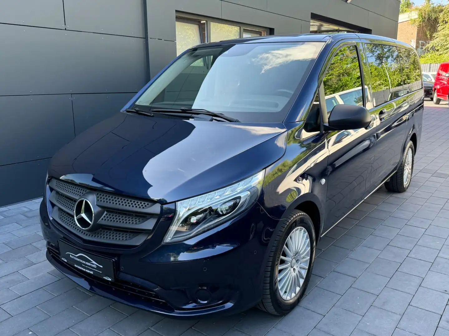 Mercedes-Benz Vito Tourer 119 CDI Edition lang Navi LED RFK Bleu - 1