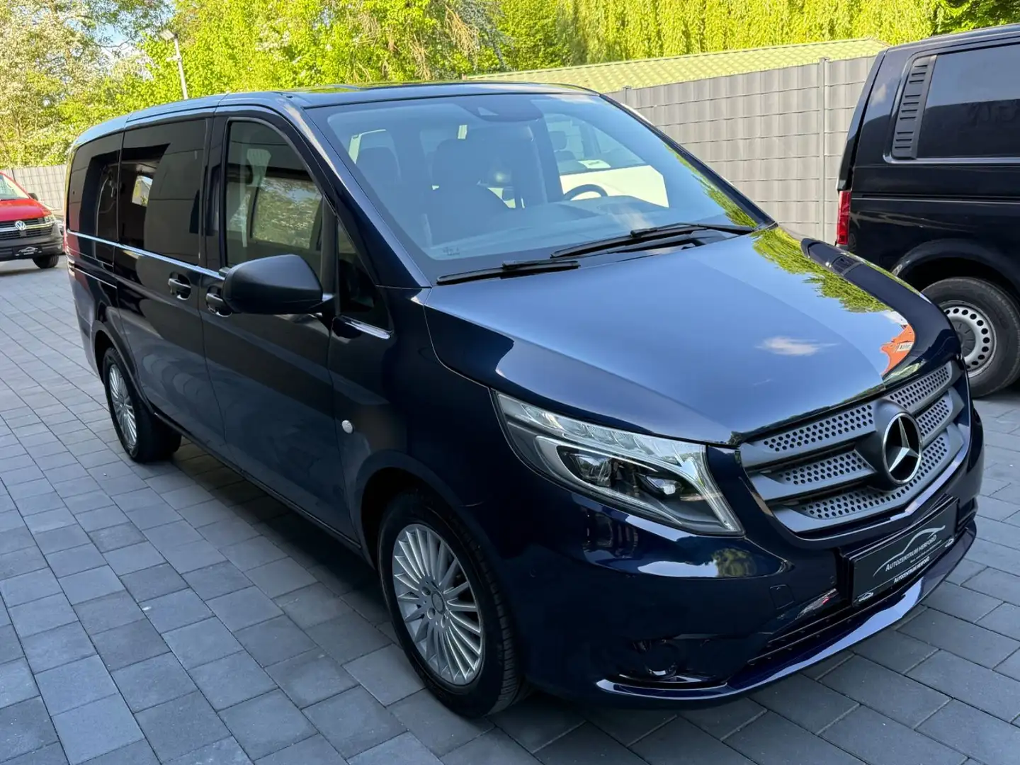 Mercedes-Benz Vito Tourer 119 CDI Edition lang Navi LED RFK Bleu - 2