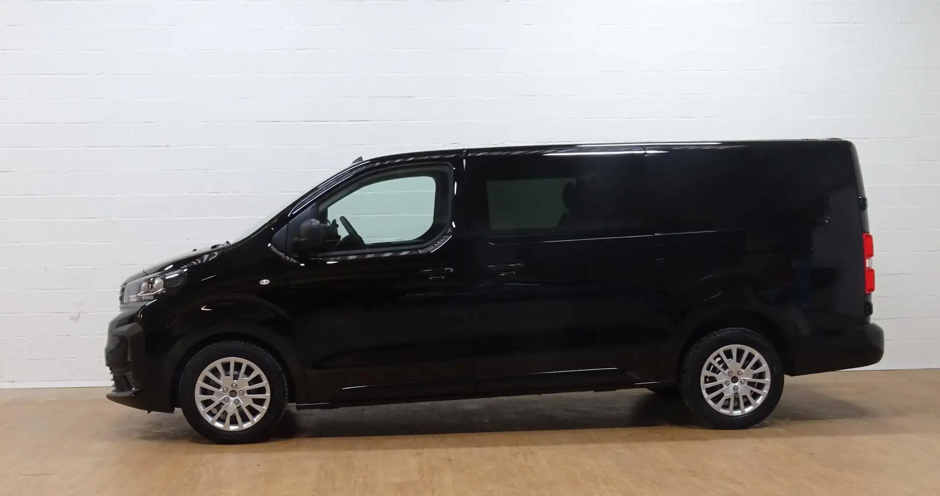 Peugeot Expert Long DC L3 2.0 BlueHDi 180 EAT8 Zwart - 2