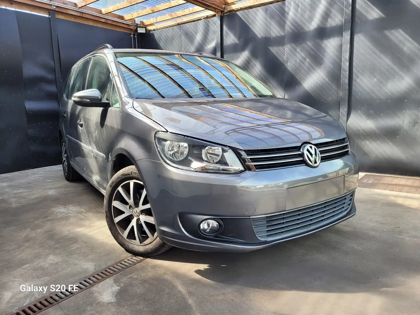 Volkswagen Touran Touran 1.6 TDI DPF BlueMotion Technology DSG Comfo Grijs - 2