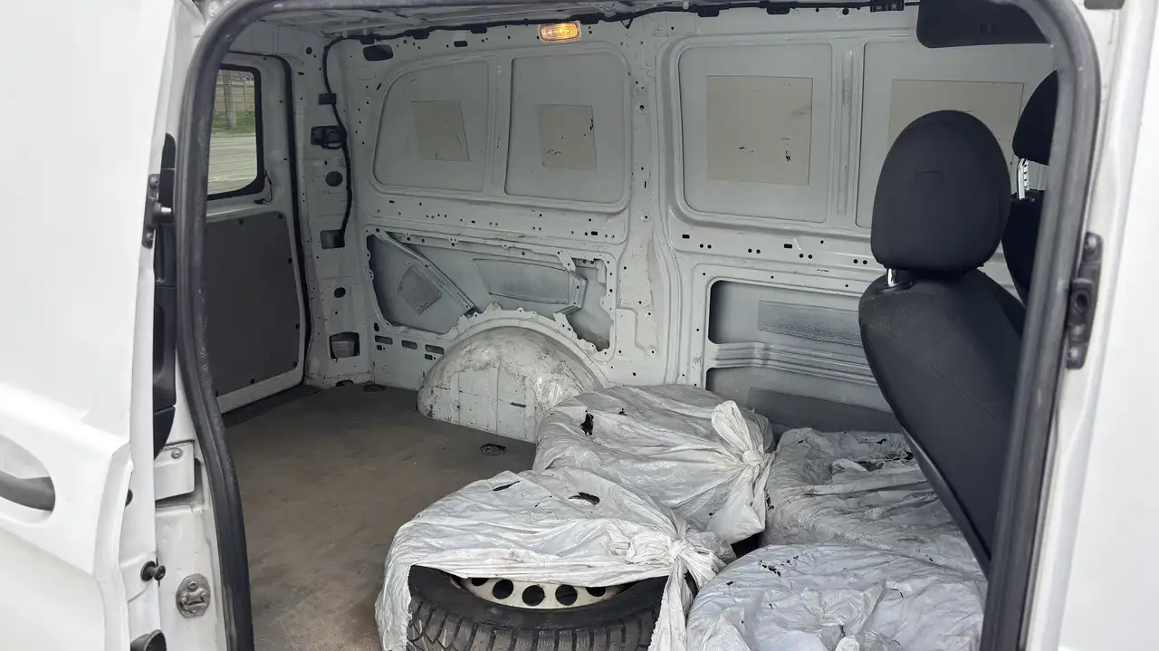 Mercedes-Benz Metris Cargo Van снимка Mercedes-Benz Metris Cargo Van