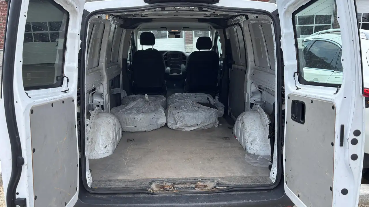 Mercedes-Benz Metris Cargo Van снимка Mercedes-Benz Metris Cargo Van