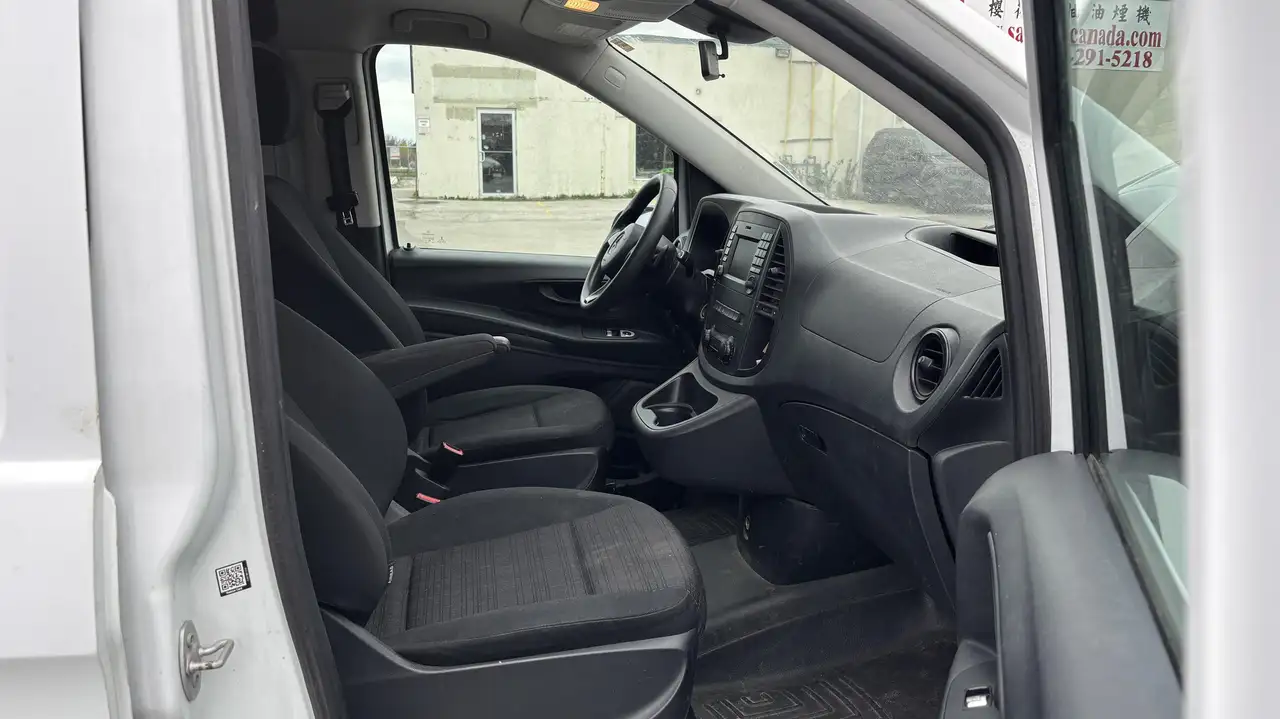 Mercedes-Benz Metris Cargo Van снимка Mercedes-Benz Metris Cargo Van