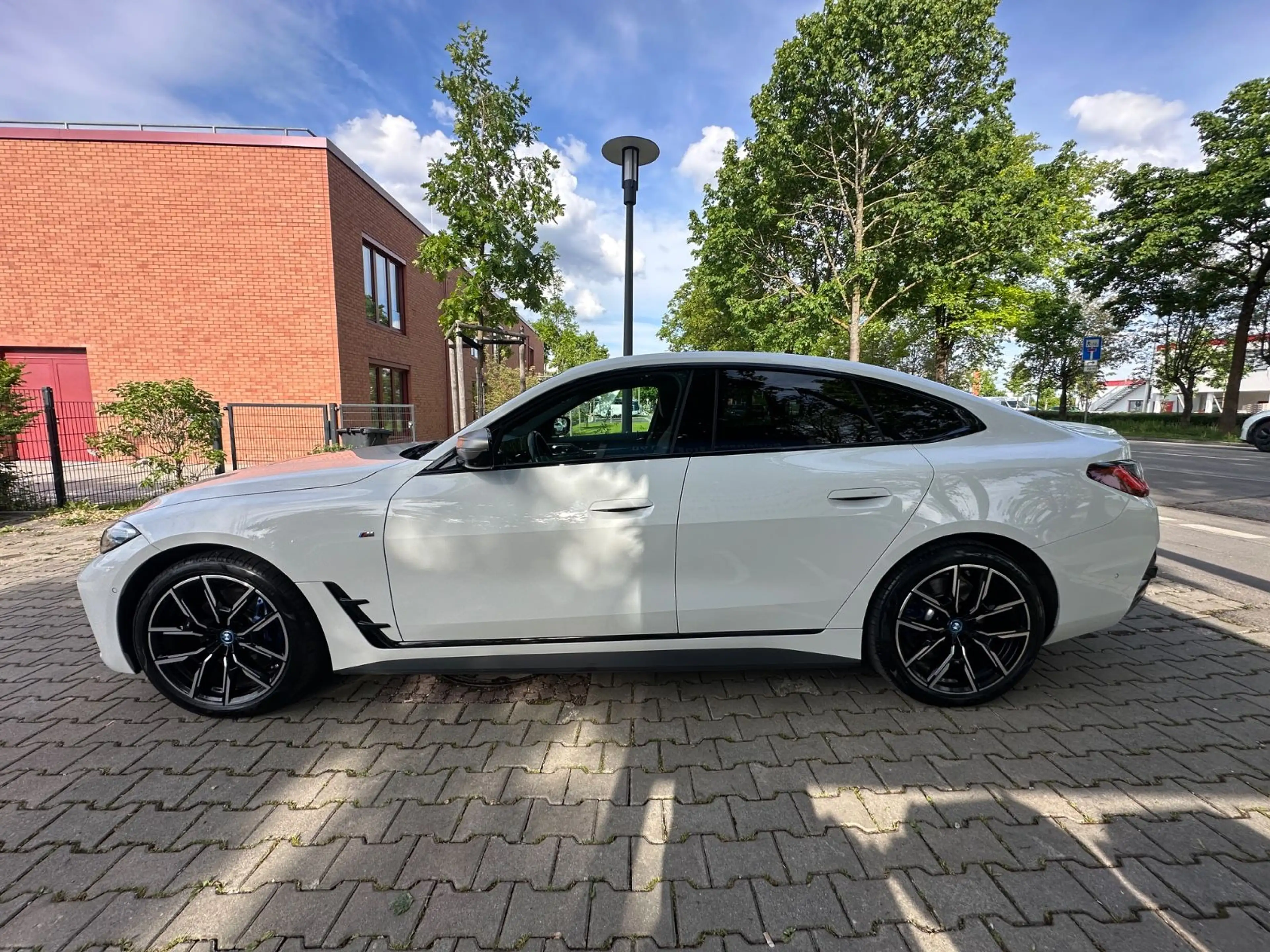 BMW i4 Gran Coupe M50*Sitzbelueftung*Laser*360°*Sit- — photo 2