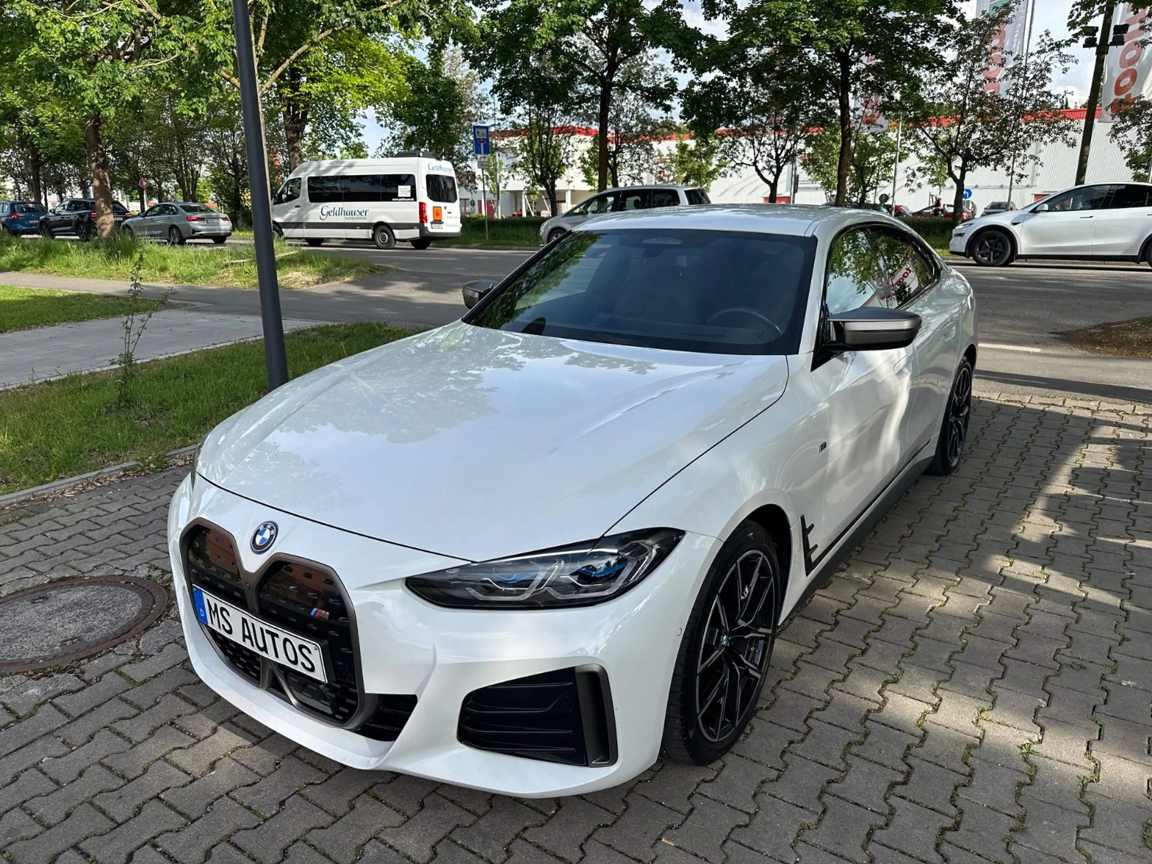 BMW i4 Gran Coupe M50*Sitzbelueftung*Laser*360°*Sit-