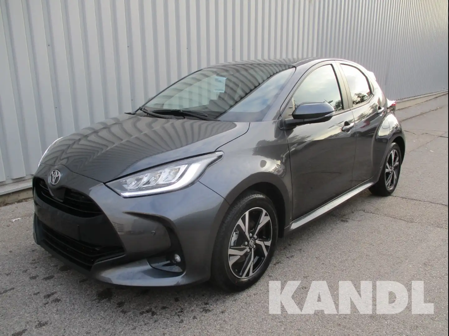 Toyota Yaris 1.5 VVT-i Hybrid Active Drive Gris - 1