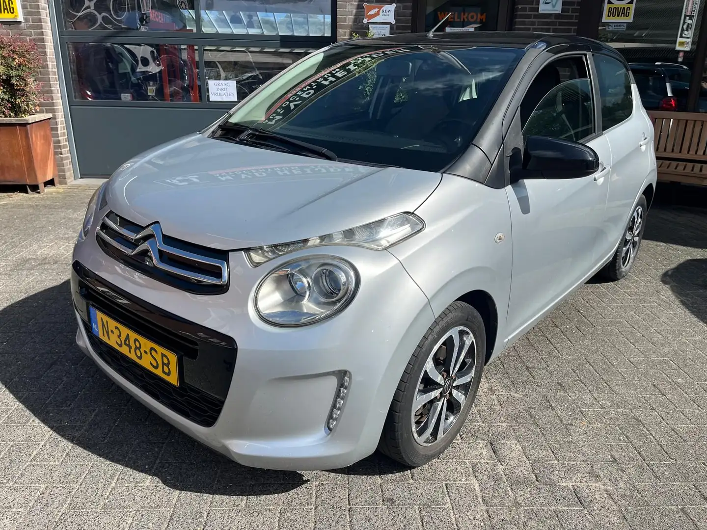 Citroen C1 1.2 VTI 5-drs. Shine Camera Navigatie KOMT BINNEN Grijs - 1