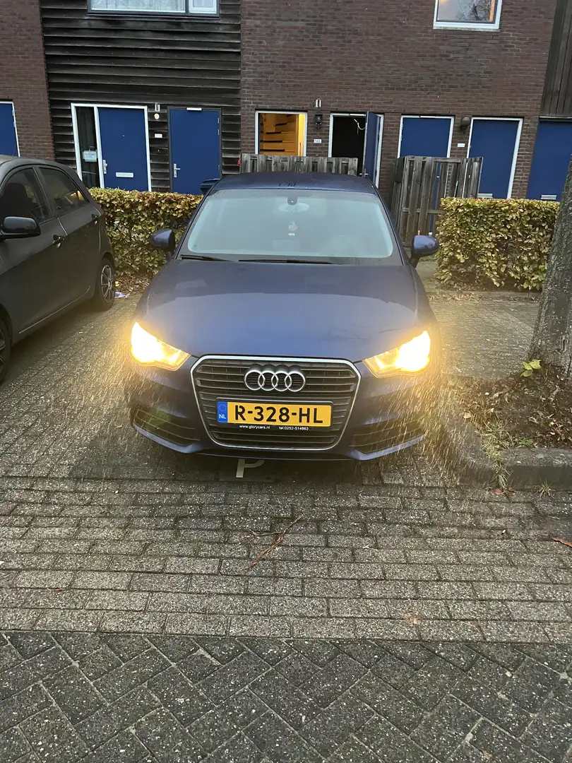 Audi A1 1.2 TFSI Attraction Blauw - 2