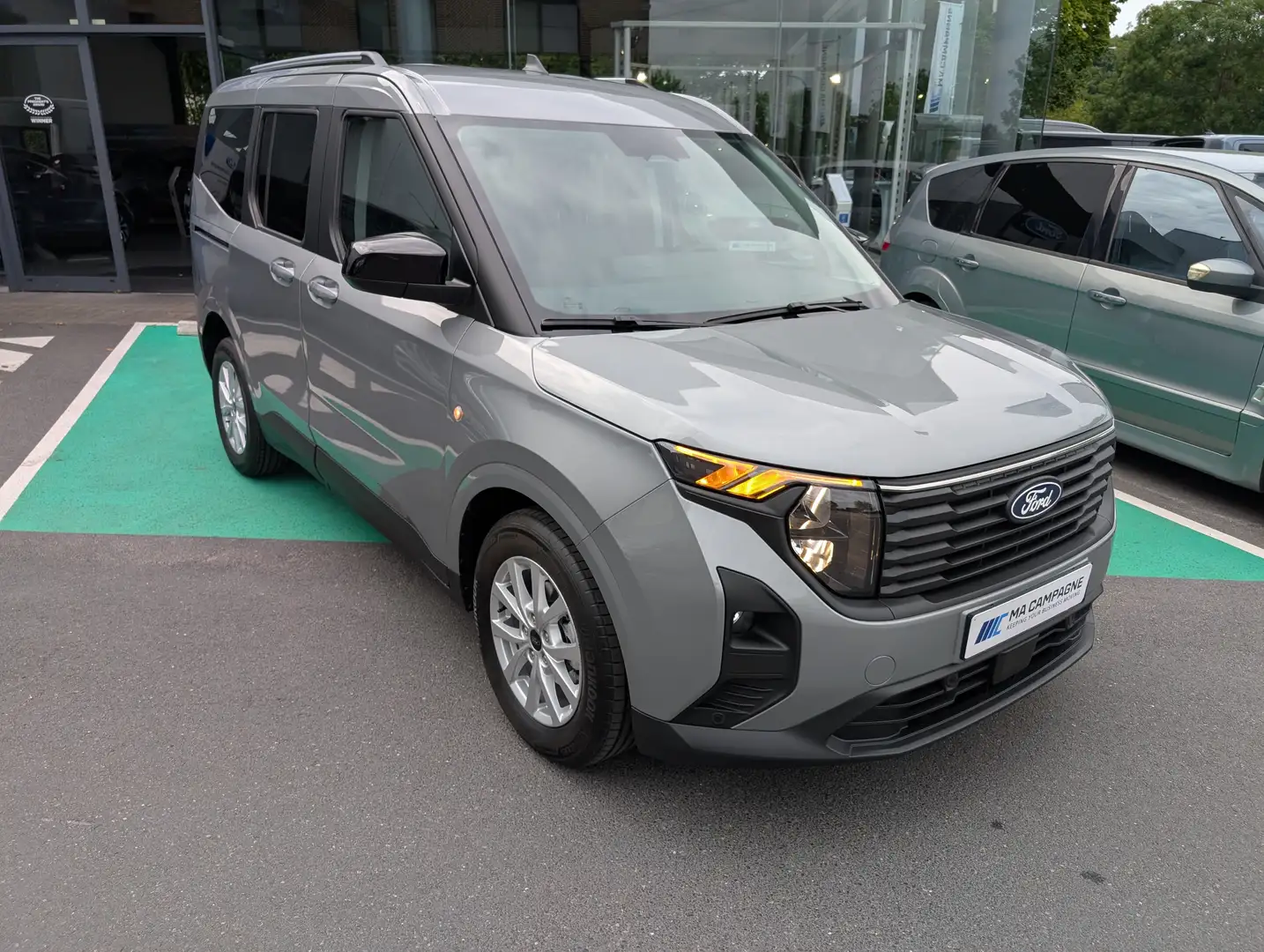 Ford Tourneo Courier Titanium 1.0i Ecoboost 125pk A7 automaat Plateado - 1