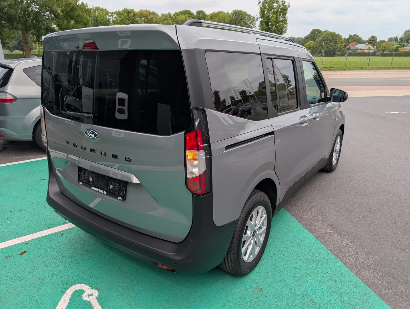 Ford Tourneo Courier Titanium 1.0i Ecoboost 125pk A7 automaat Plateado - 2