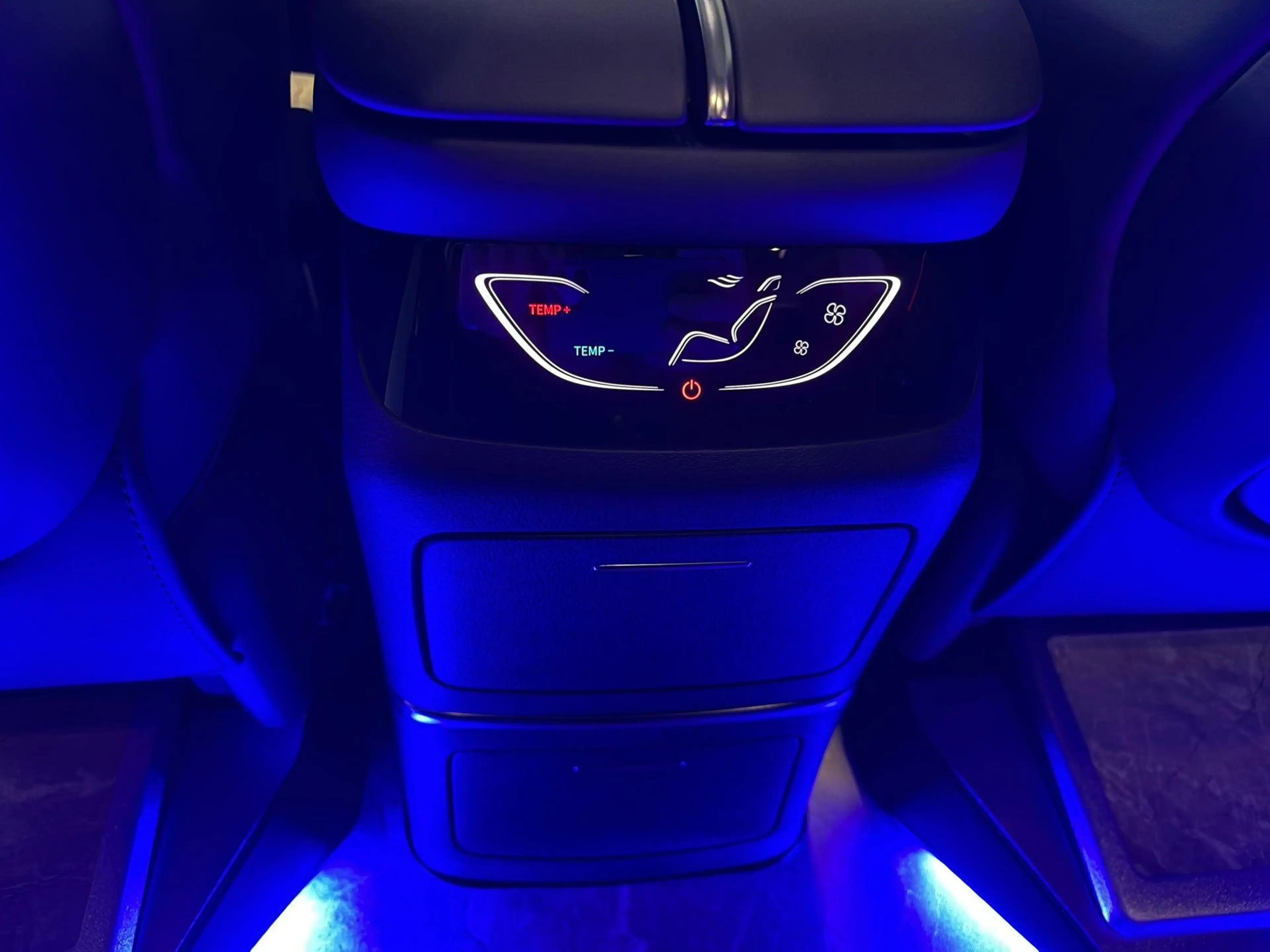 Forthing V9 1.5 TURBO HYBRIDE FULL OPTIONS — photo 12
