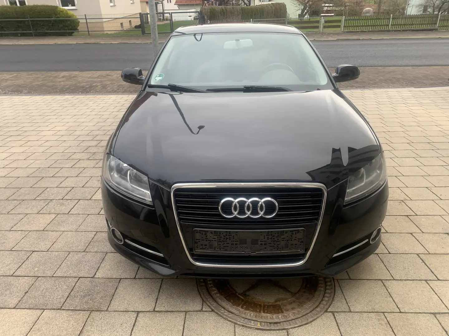 Audi A3 1.6 TDI Attraction Schwarz - 1