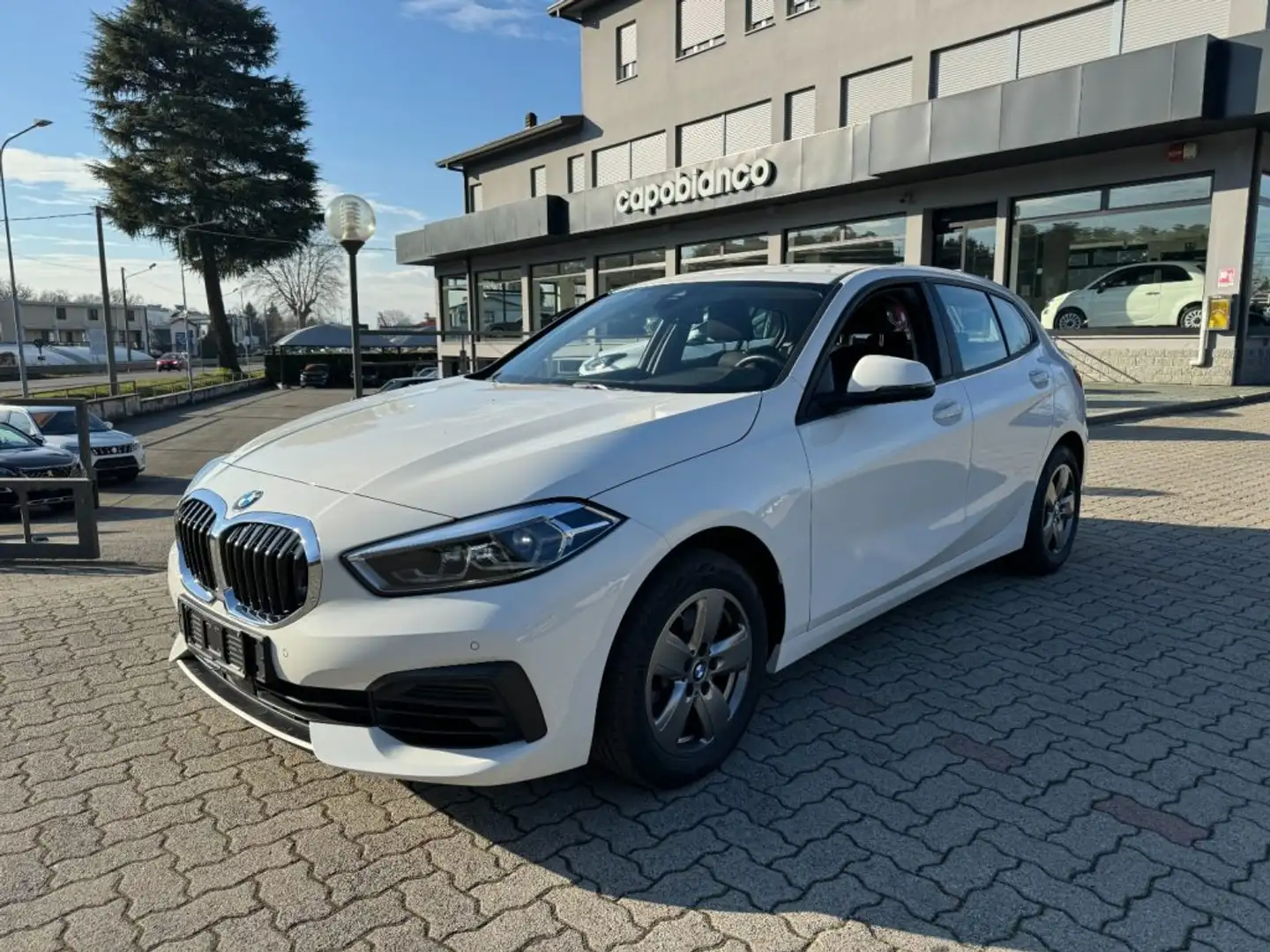 BMW 118 i 5p. Business Advantage+LED+NAVI+CARplay bijela - 1