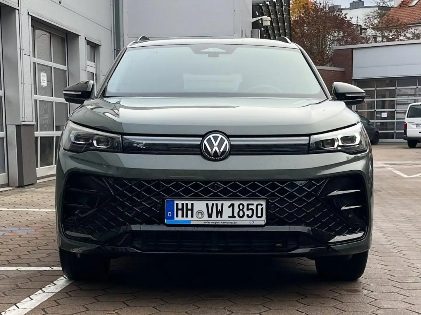 Volkswagen Tiguan 2,0 TDI SCR R-Line 4MOTION DSG AHK 20"ZOLL Grün - 2