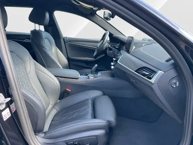 BMW 5 Series view 14