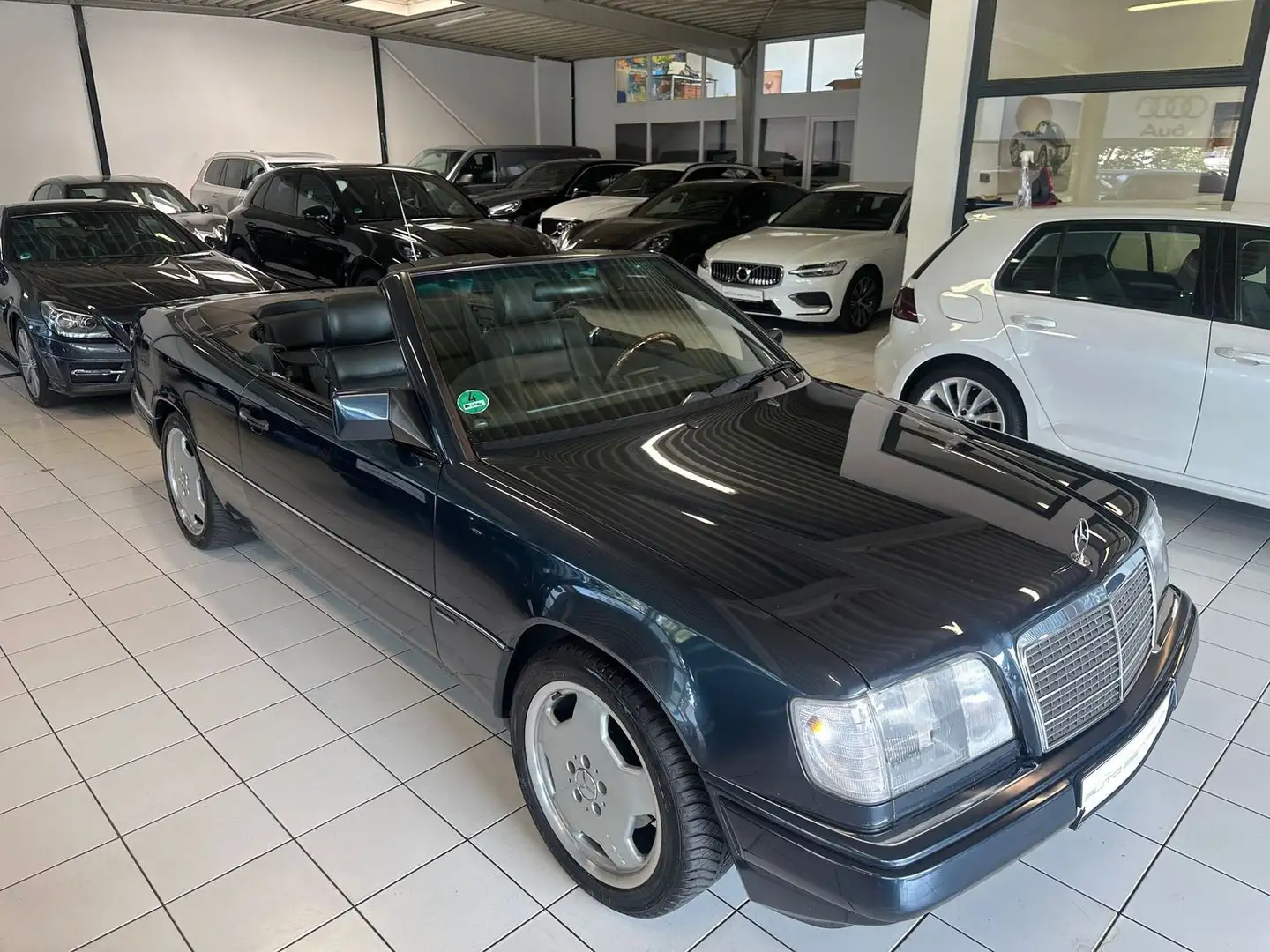 Mercedes-Benz E 200 Cabrio/Final Edition/Gepflegter Zustand/ Schwarz - 1