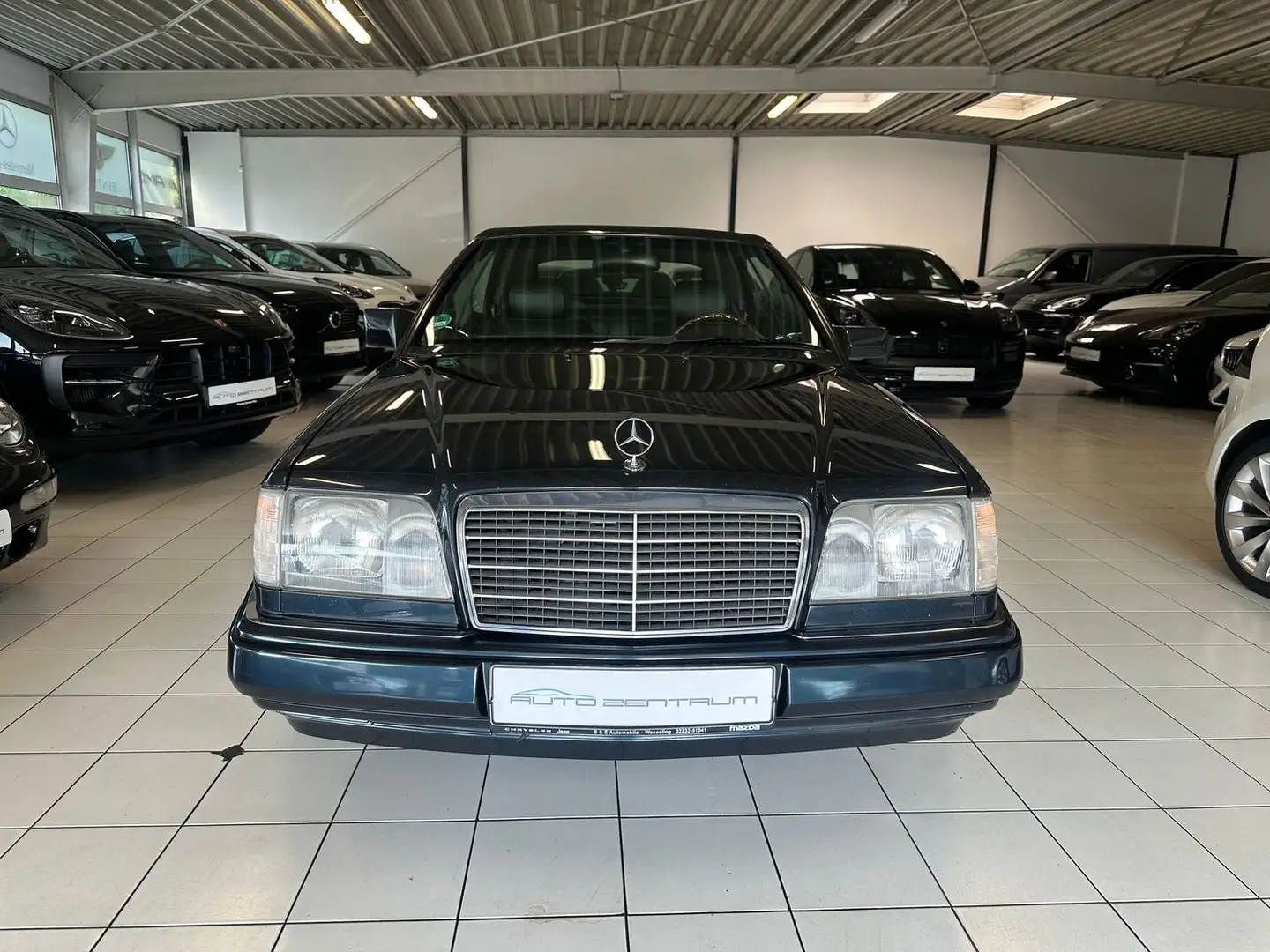 Mercedes-Benz E 200 Cabrio/Final Edition/Gepflegter Zustand/ Schwarz - 2