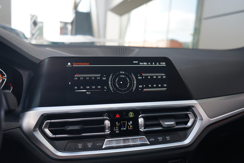 BMW 318 3-serie 318i Executive Edition | Head-up display | — photo 22