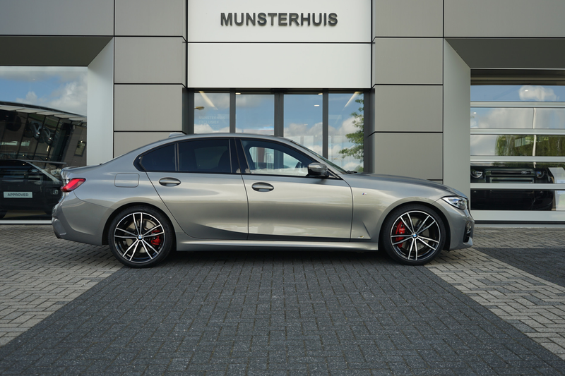 BMW 318 3-serie 318i Executive Edition | Head-up display | — photo 11