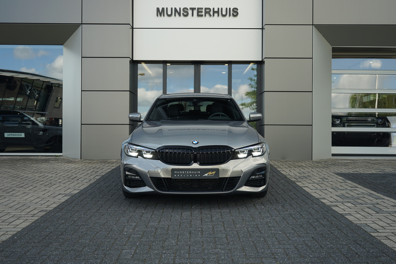BMW 318 3-serie 318i Executive Edition | Head-up display | — photo 8