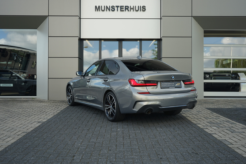BMW 318 3-serie 318i Executive Edition | Head-up display | — photo 14