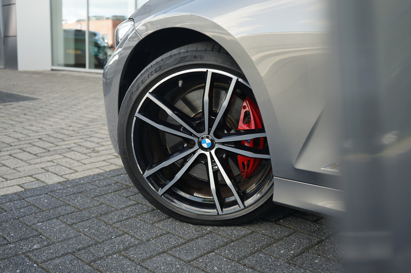 BMW 318 3-serie 318i Executive Edition | Head-up display | — photo 9