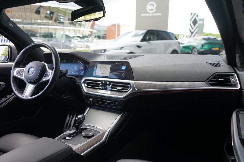 BMW 318 3-serie 318i Executive Edition | Head-up display | — photo 3