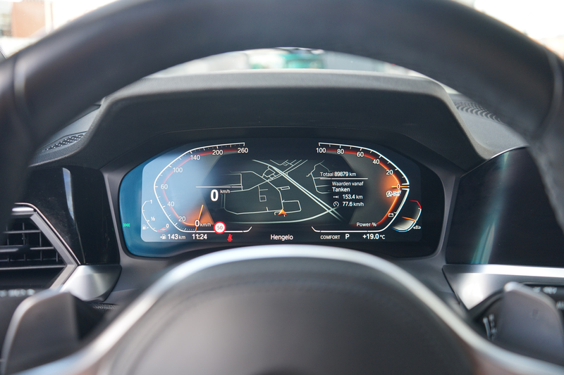 BMW 318 3-serie 318i Executive Edition | Head-up display | — photo 18