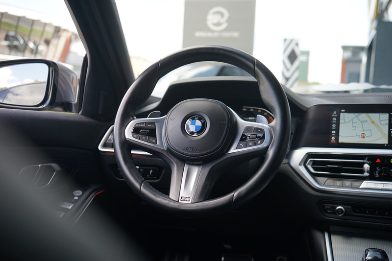 BMW 318 3-serie 318i Executive Edition | Head-up display | — photo 28