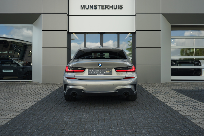 BMW 318 3-serie 318i Executive Edition | Head-up display | — photo 7