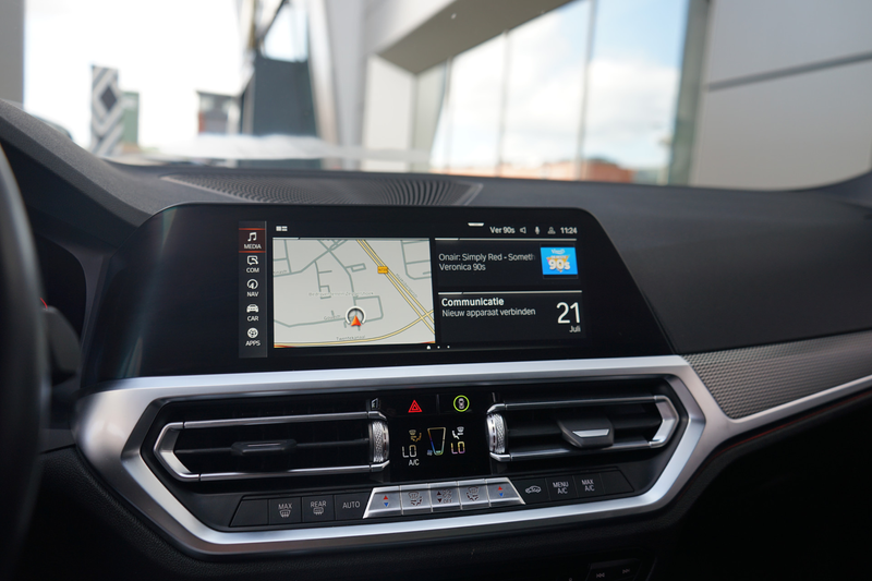 BMW 318 3-serie 318i Executive Edition | Head-up display | — photo 21