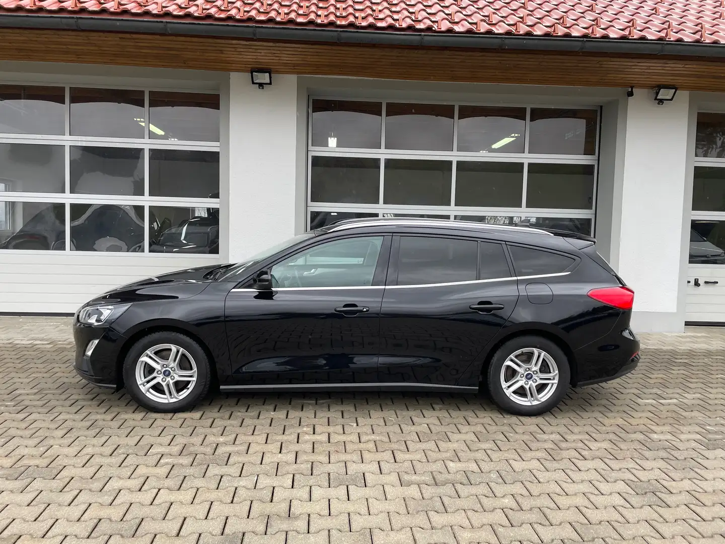 Ford Focus Cool & Connect 1,5 TDCI *LED*WSS-HZ*APP*PDC*NAVI* Nero - 2