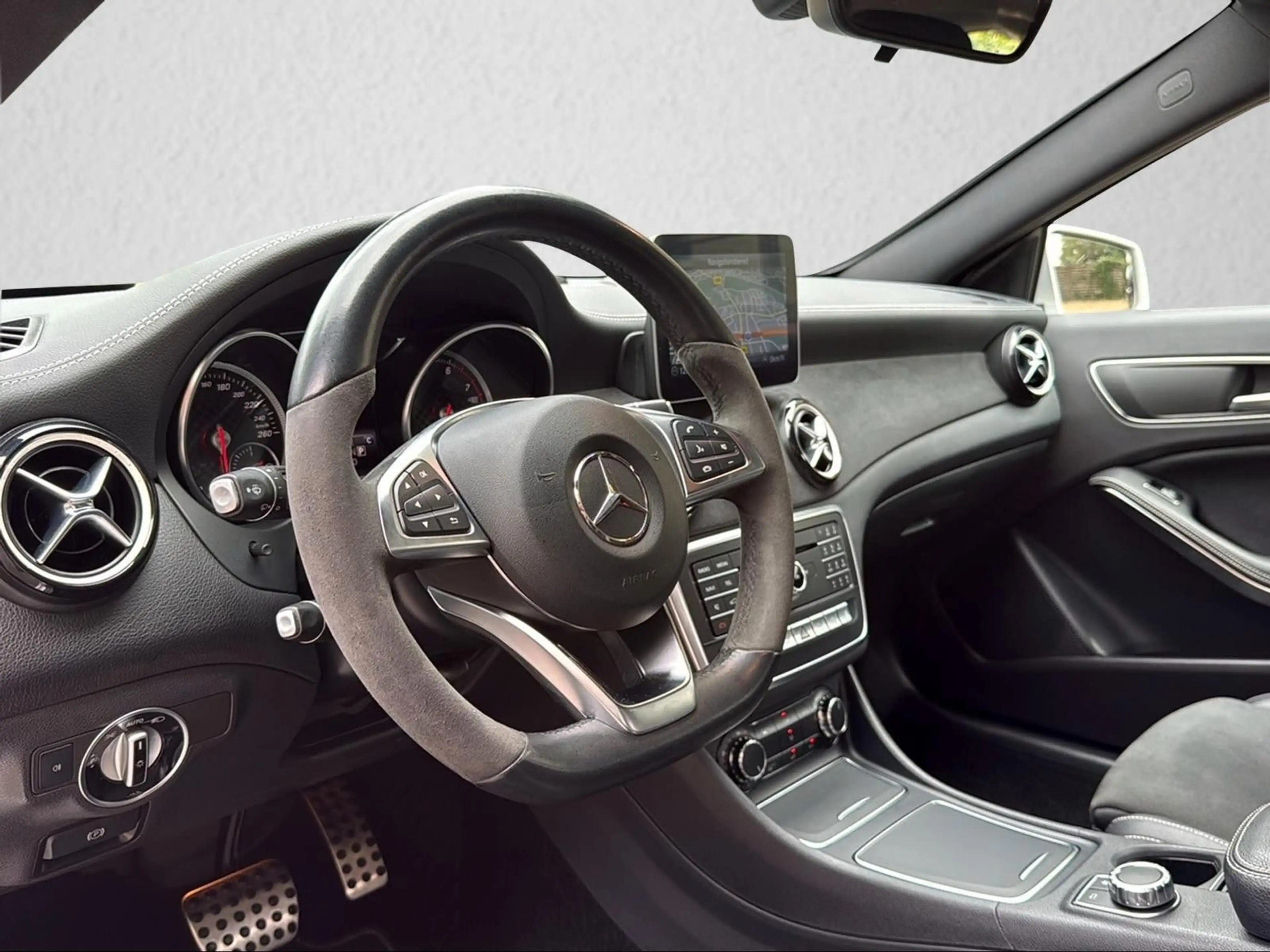 Mercedes-Benz A 200 AMG Edition *Automatik*LED*Navi*Alcantara* — photo 13