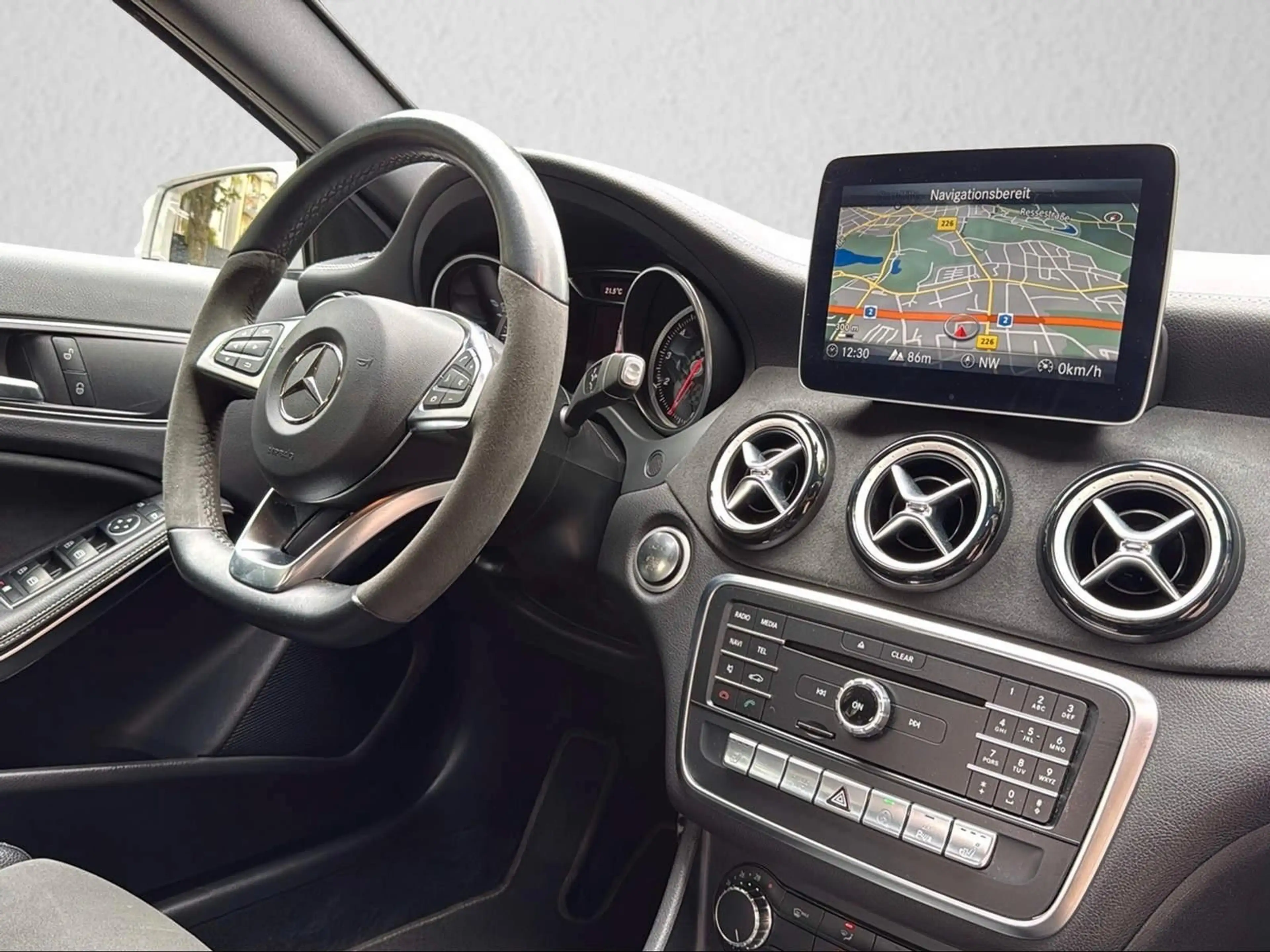 Mercedes-Benz A 200 AMG Edition *Automatik*LED*Navi*Alcantara* — photo 10