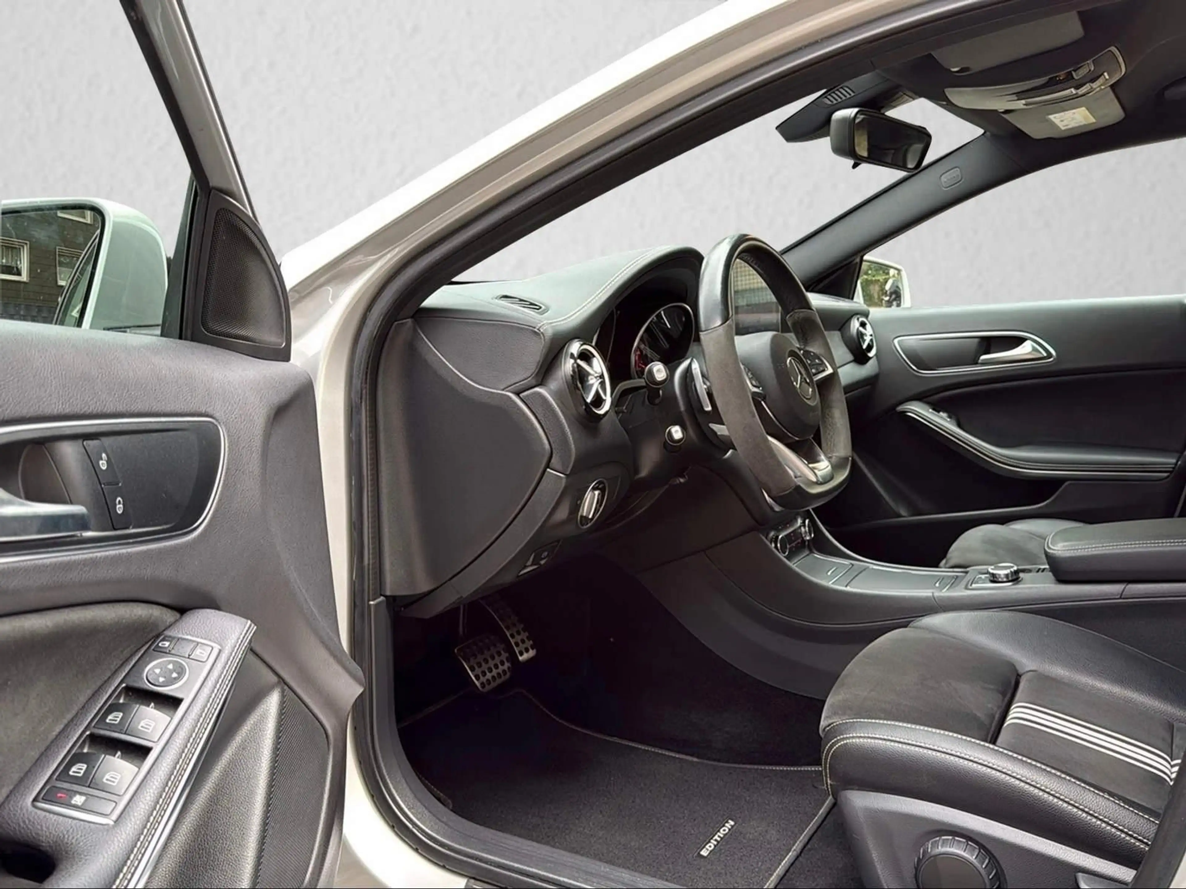 Mercedes-Benz A 200 AMG Edition *Automatik*LED*Navi*Alcantara* — photo 12