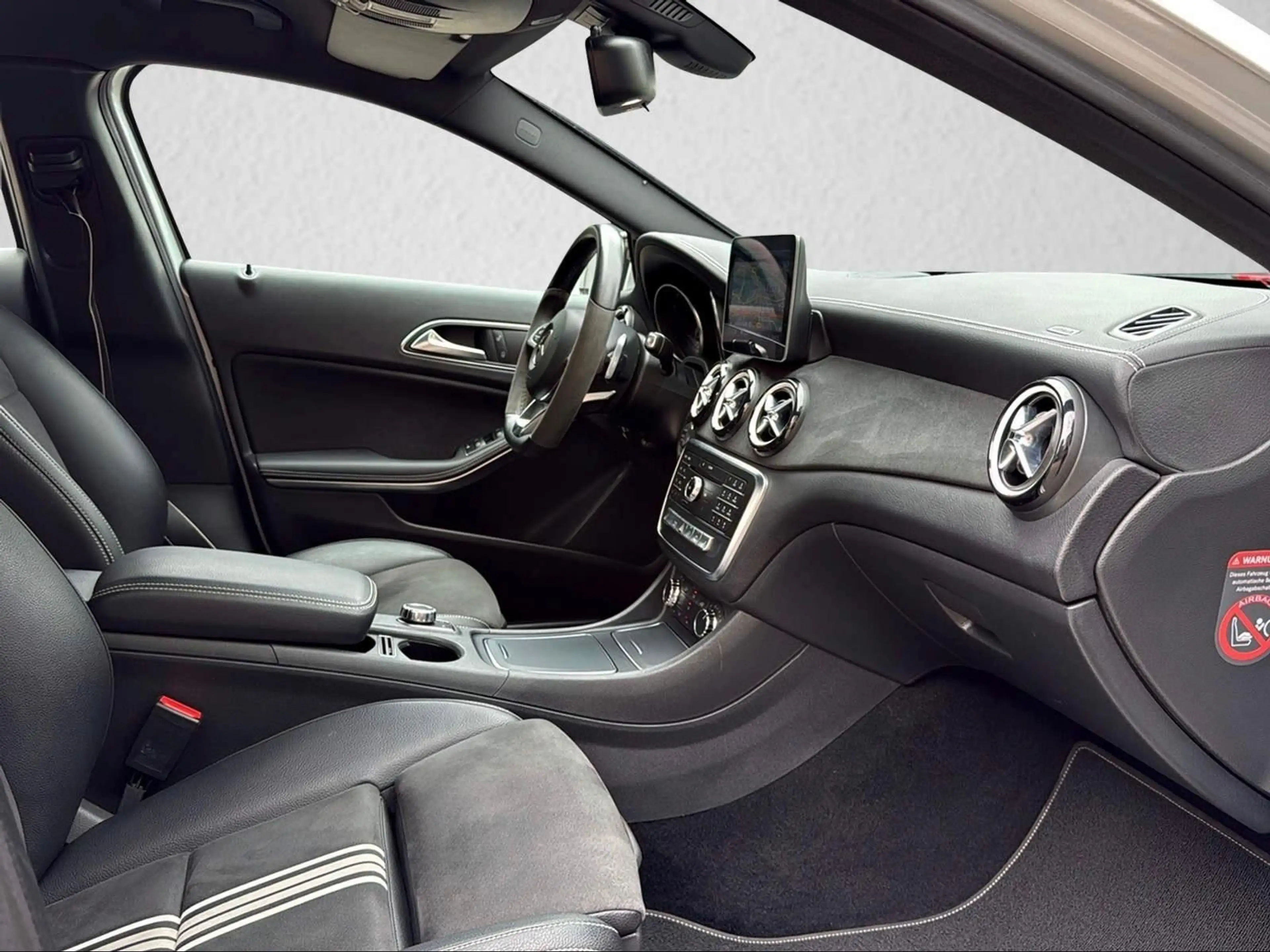 Mercedes-Benz A 200 AMG Edition *Automatik*LED*Navi*Alcantara* — photo 9