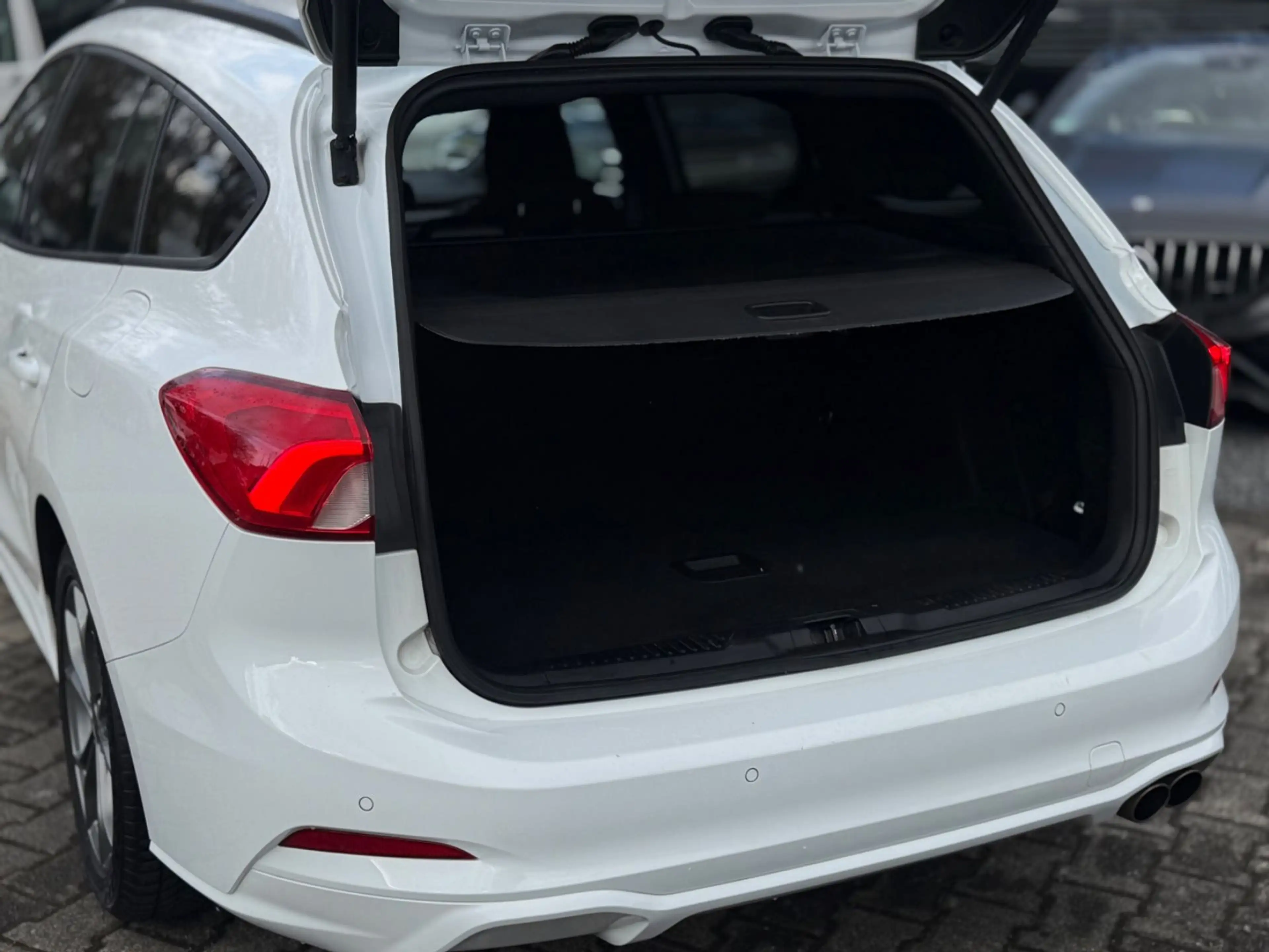 Ford Focus Turnier ST-Line X Automatik*LED*Navi*Kamer — photo 12