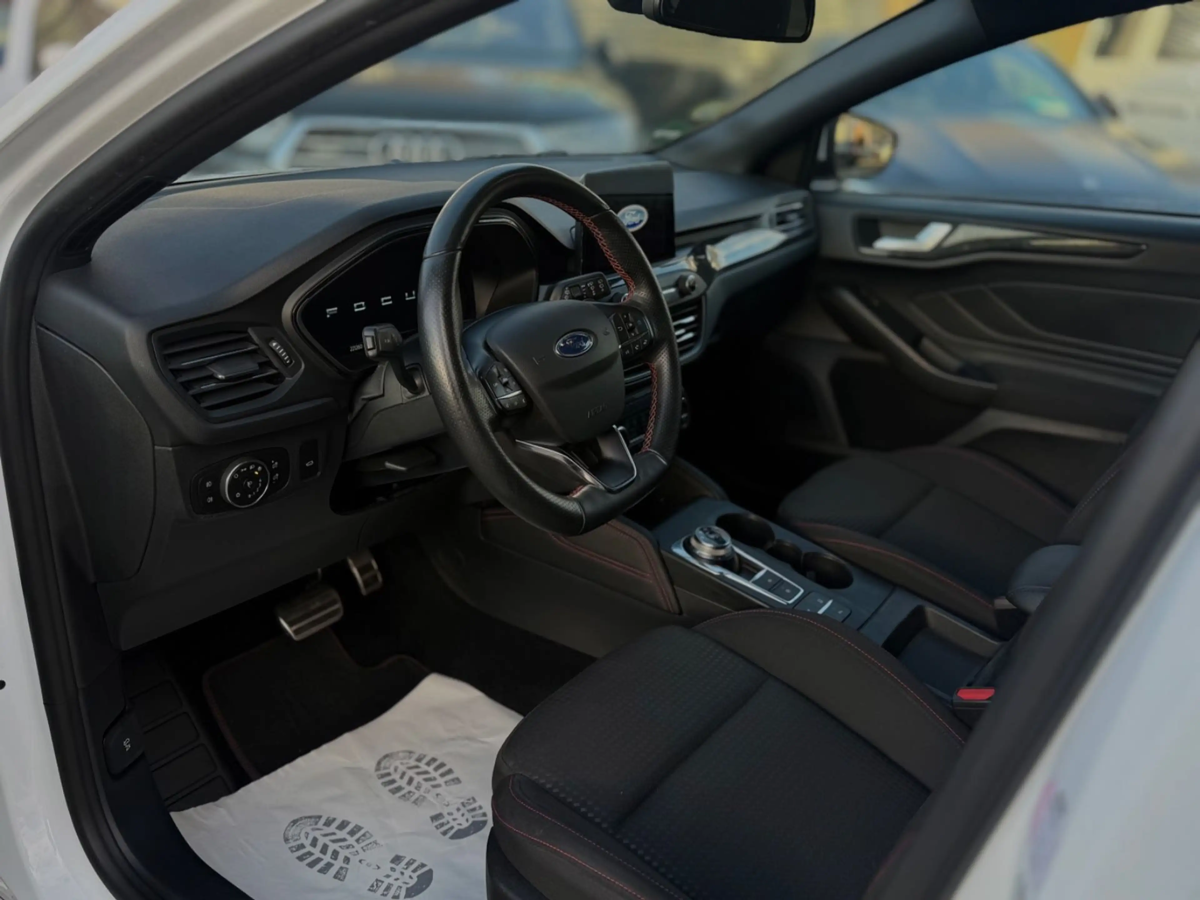 Ford Focus Turnier ST-Line X Automatik*LED*Navi*Kamer — photo 14