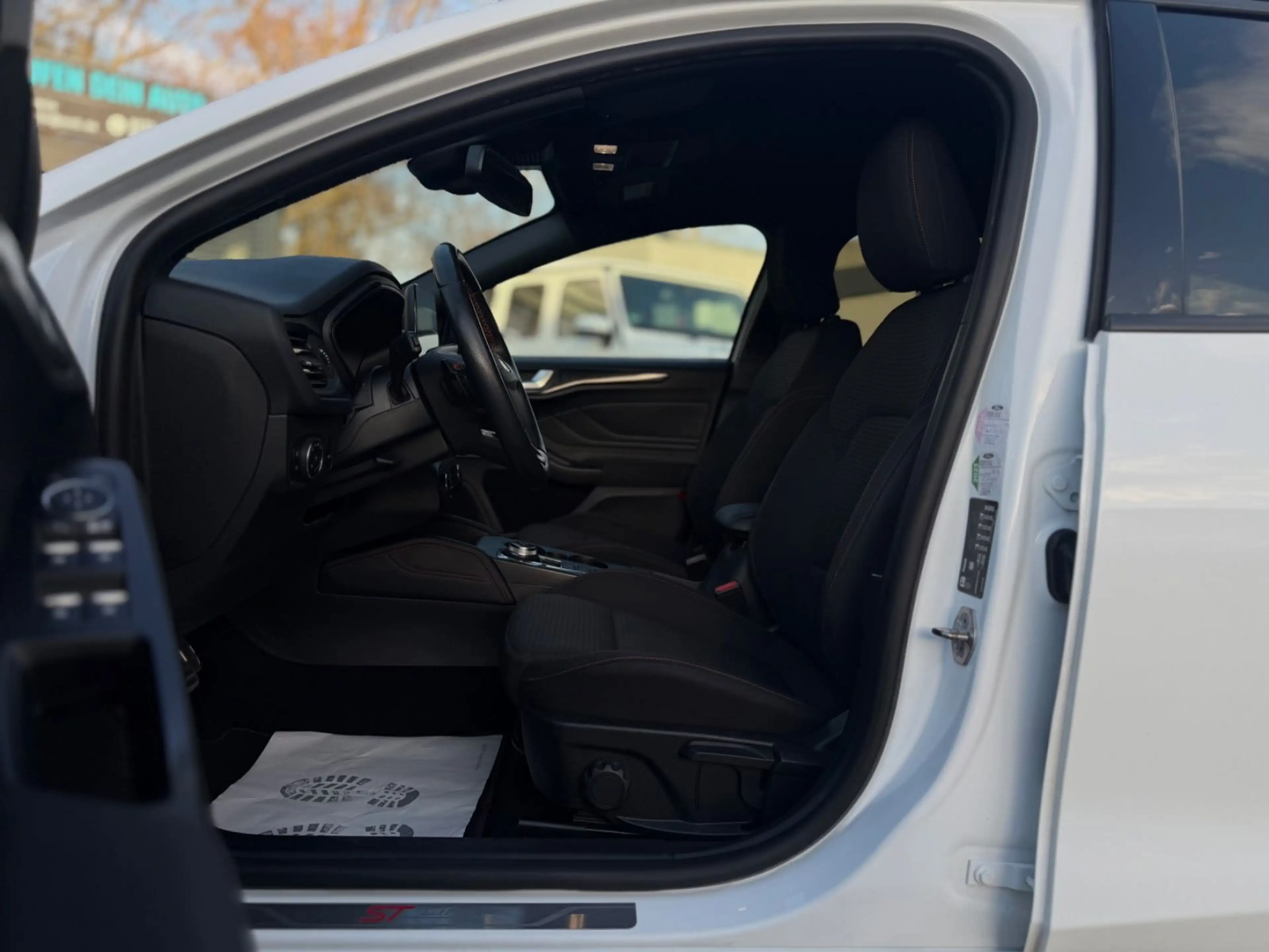Ford Focus Turnier ST-Line X Automatik*LED*Navi*Kamer — photo 13