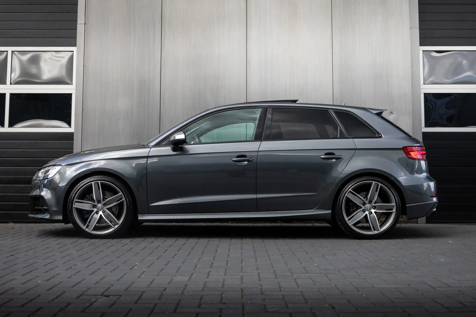 Audi S3 Sportback 2.0 TFSI 310 pk S3 Quattro Pro Line Plus Grijs - 2