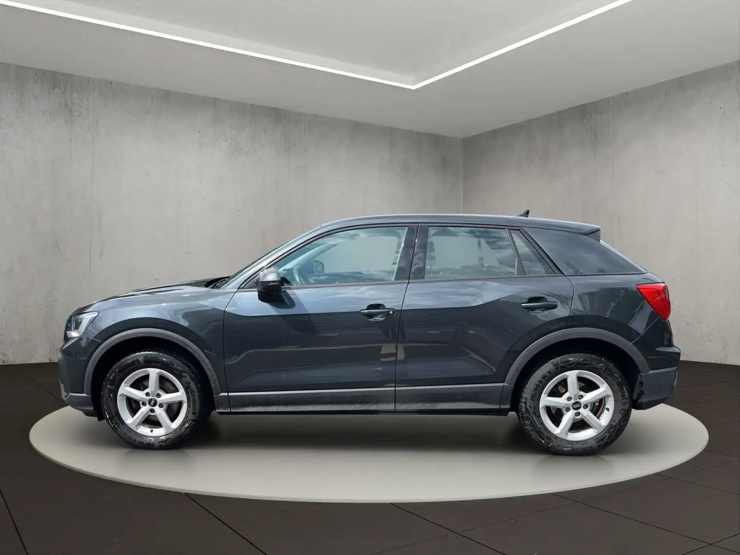 Audi Q2 30 TFSI Schaltgetriebe Grau - 2