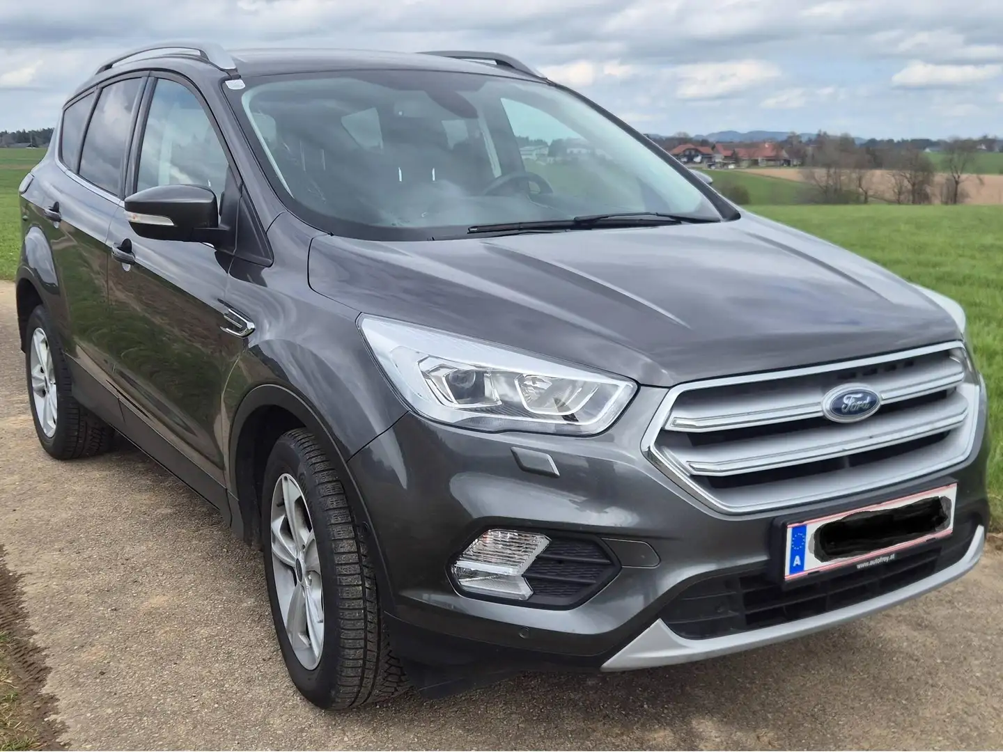 Ford Kuga 1,5 TDCi Titanium Start/Stop Powershift Aut. mit AHK, Leder,NAVI Grau - 1