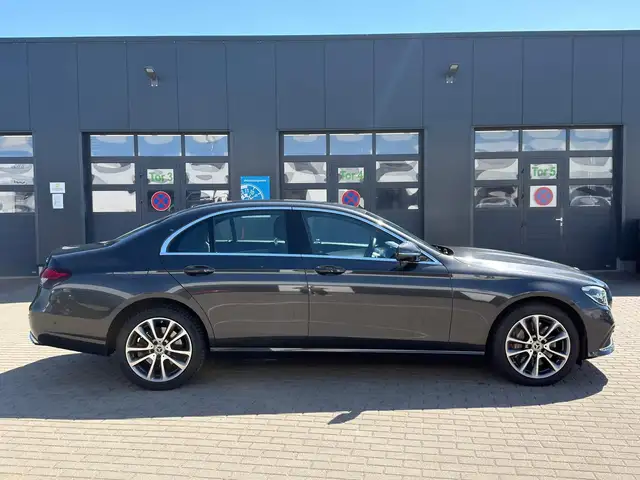 Mercedes-Benz 300 view 11
