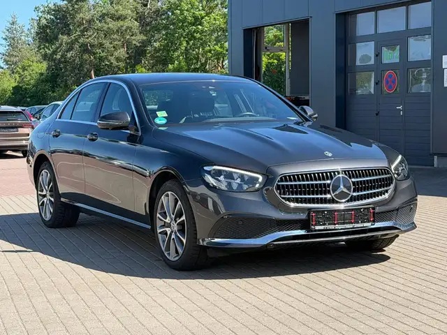 Mercedes-Benz 300 view 12